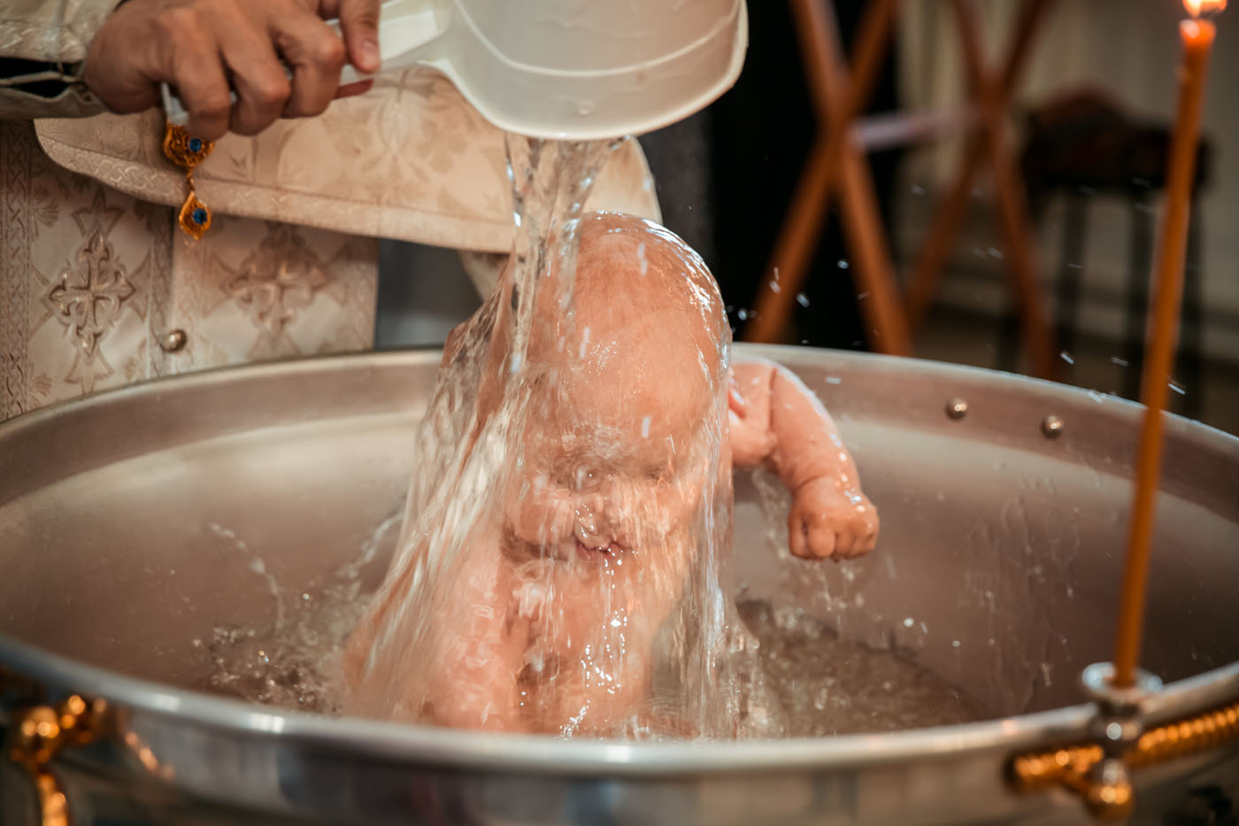 Освящение воды. Свойства крещенской воды. О крещении. Обряд крещения в реке. Освящение воды на крещение.