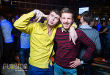 вечеринка в клубе на танцполе