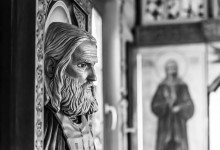 лик деревянной иконы святого